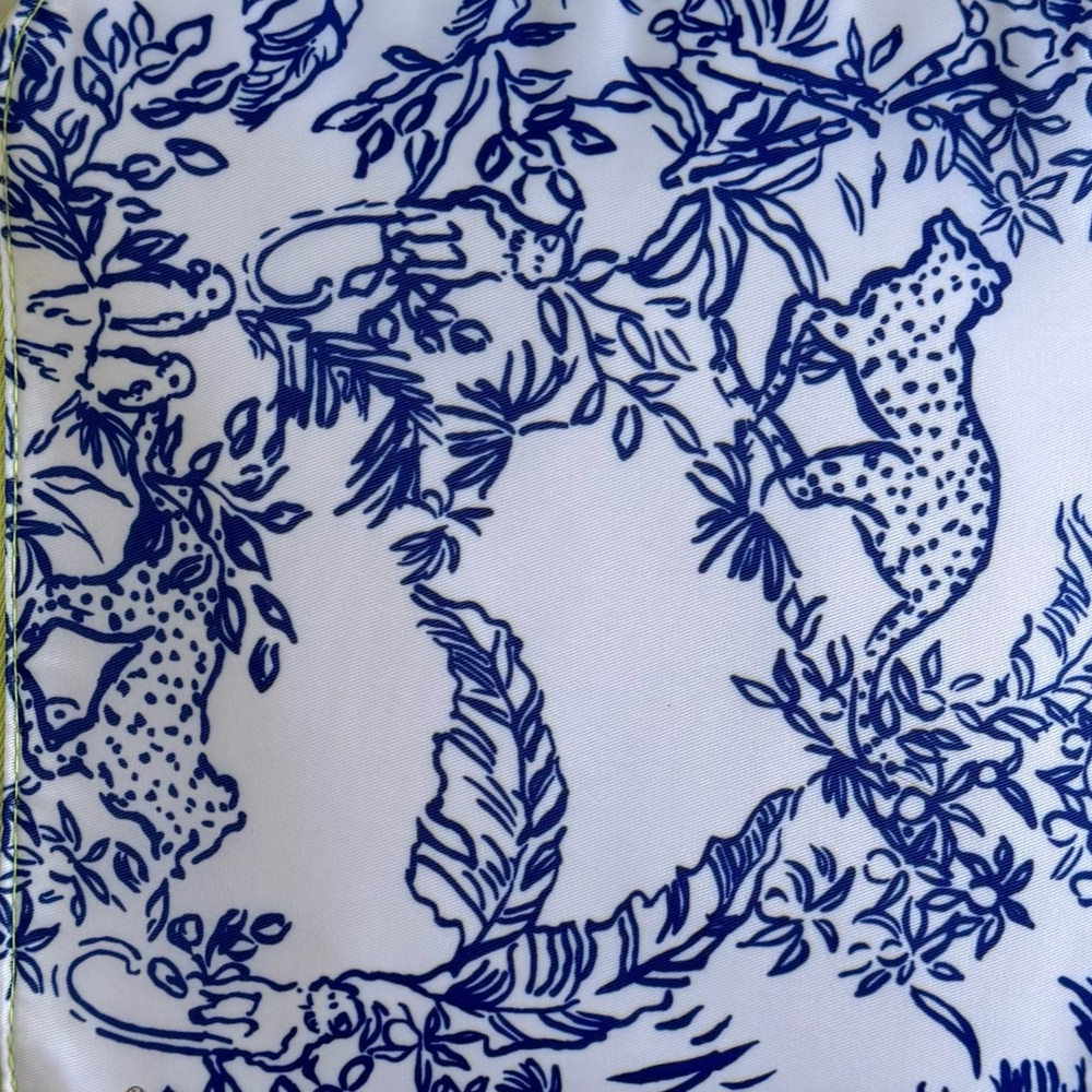 💙💛 LILLY PULITZER Safari Packable Tote Resort White Safari Party - Picture 3 of 7